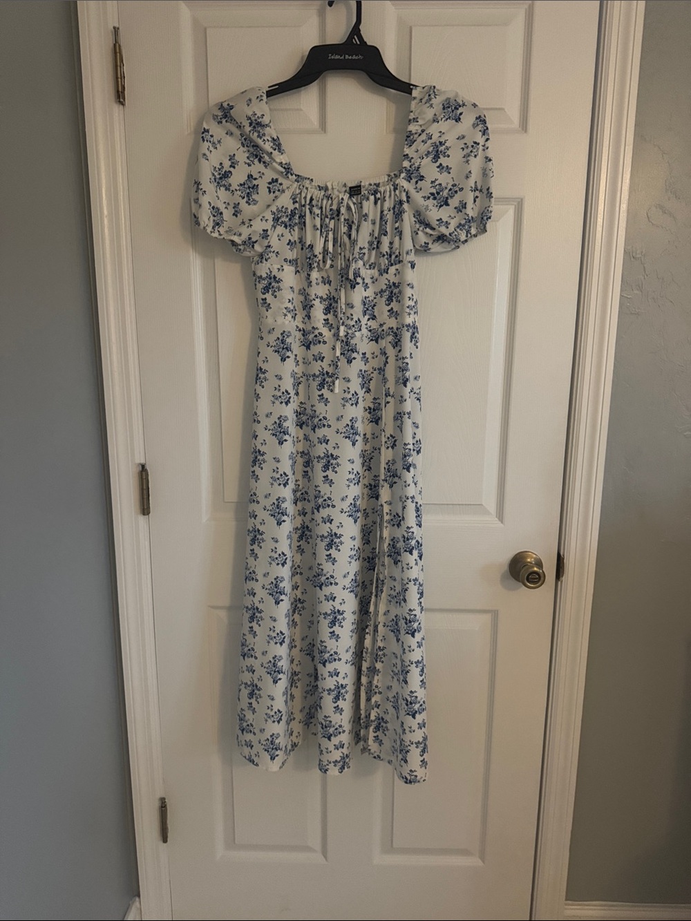SHEIN White Maxi Dress with Blue Floral Print and Puff Sleeves